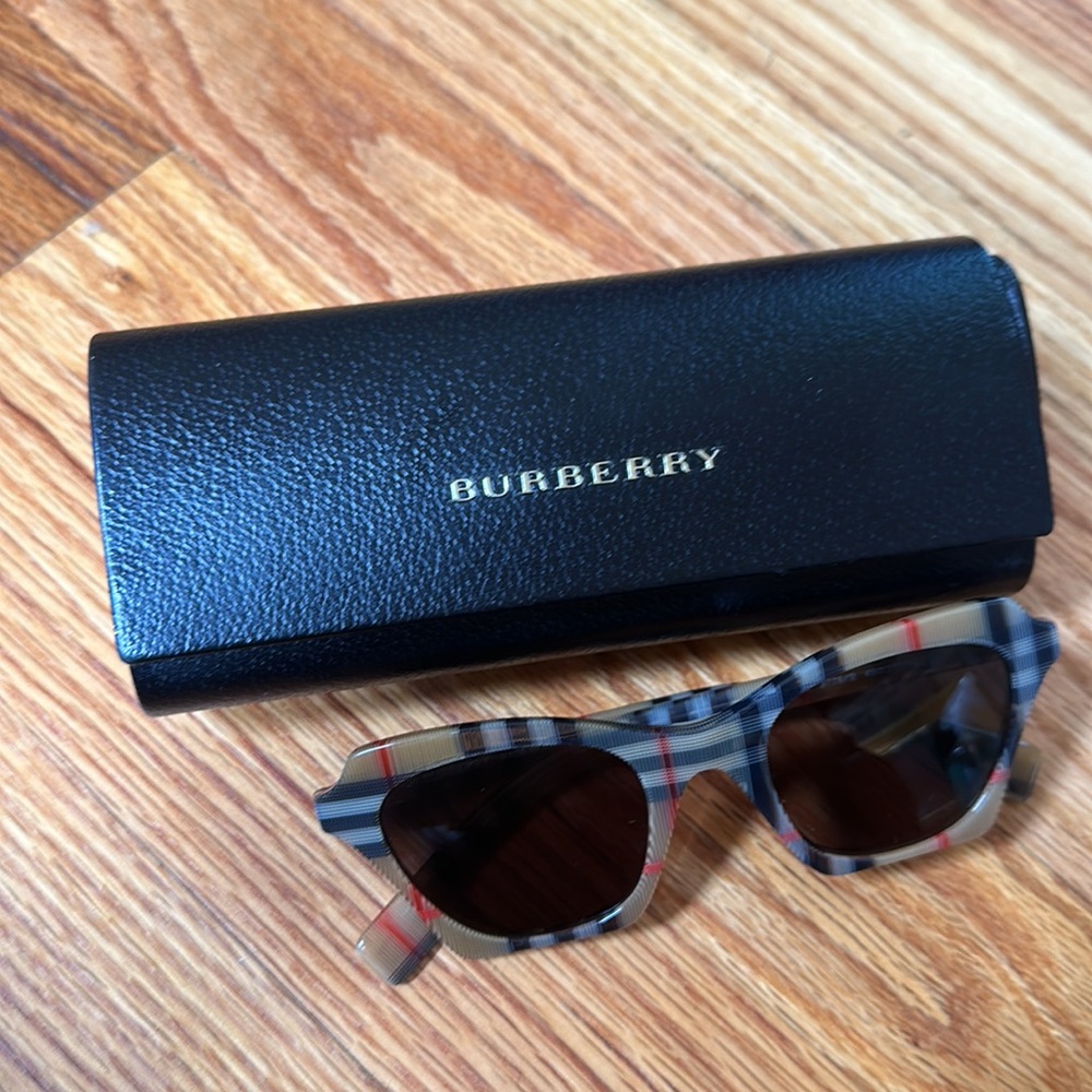 Burberry - Sunglasses
